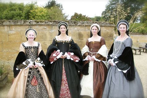 what did tudor women wear